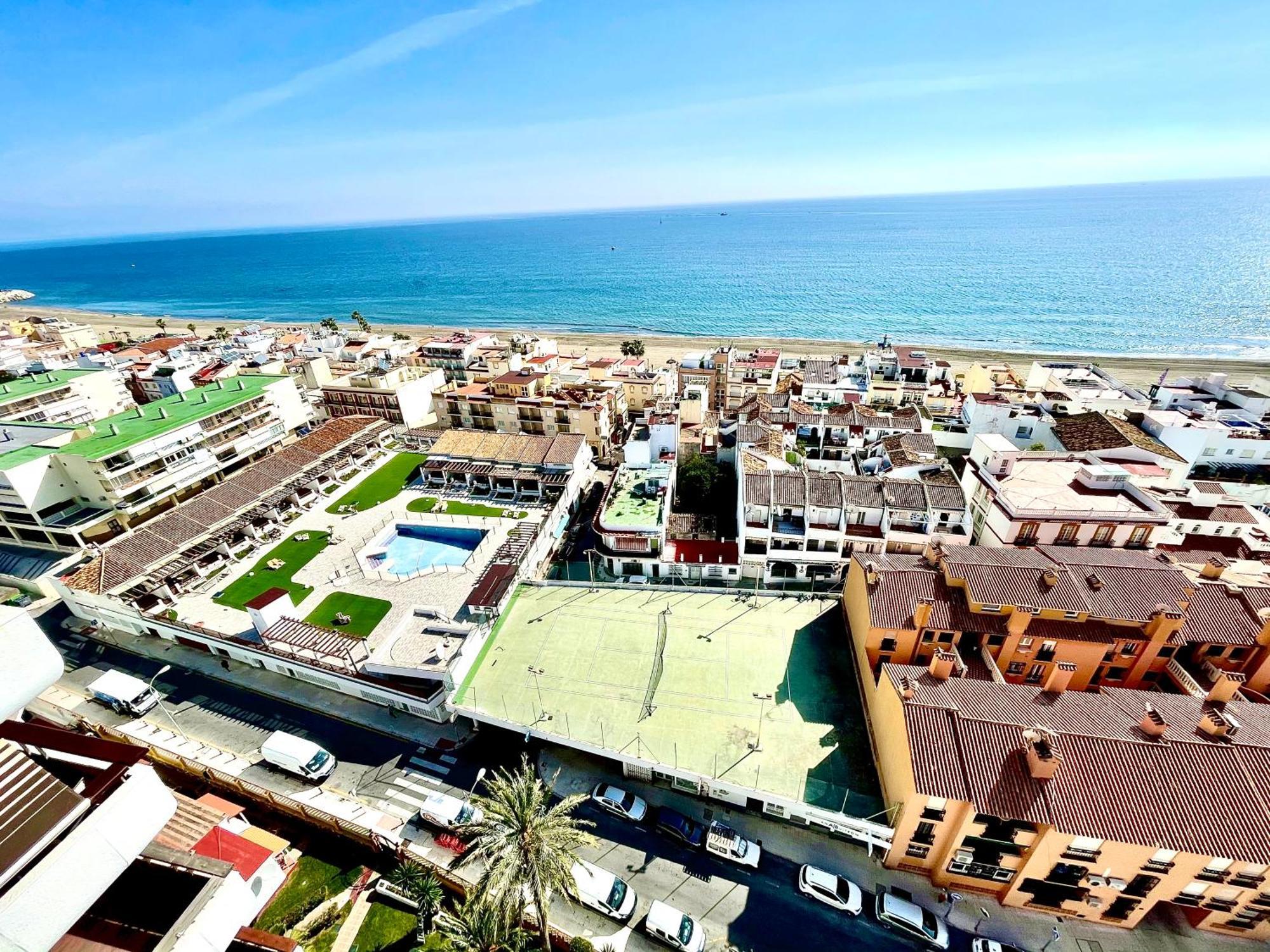 Gorgeous Apartment At The Sea In La Carihuela! توريمولينوس المظهر الخارجي الصورة